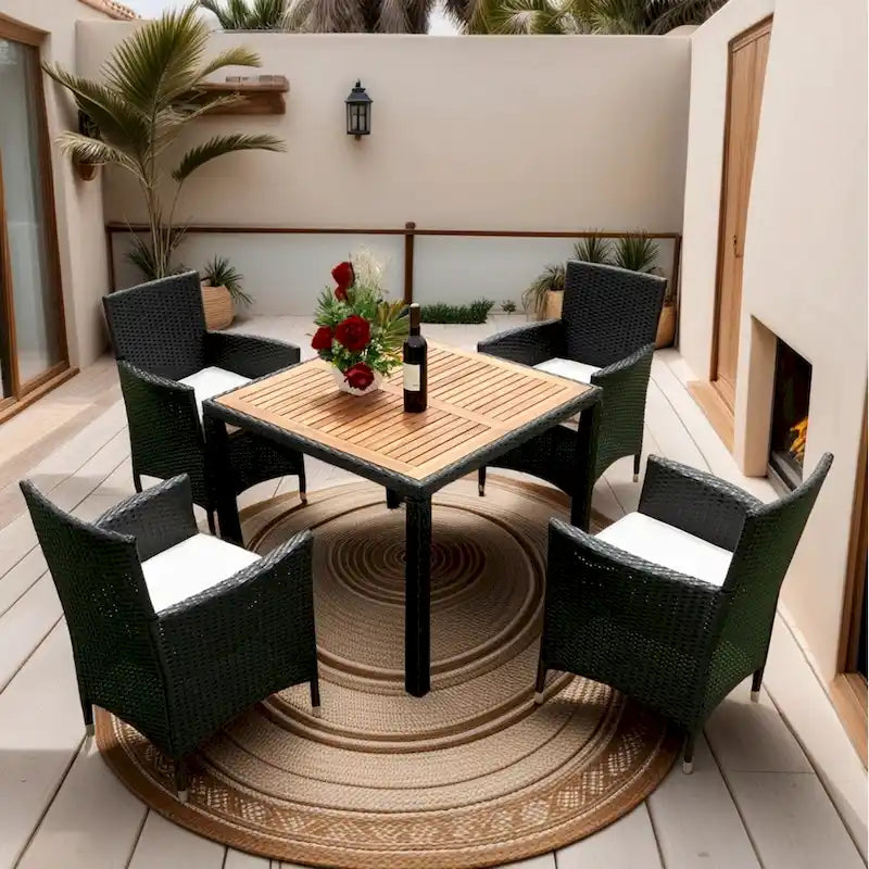 Ensemble de salle à manger d'extérieur en résine tressée 5 pièces, table basse de pique-nique avec 4 coussins amovibles et fauteuils en résine tressée.