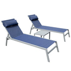Ensemble de 3 chaises longues de jardin résistantes aux intempéries, inclinables et réglables, avec table d'appoint, pour piscine, plage, jardin ou balcon.