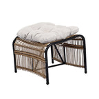 Ensemble de mobilier de jardin Roomfitters 3 pièces en résine tressée avec fauteuil, pouf et coussins pour terrasse ou jardin.