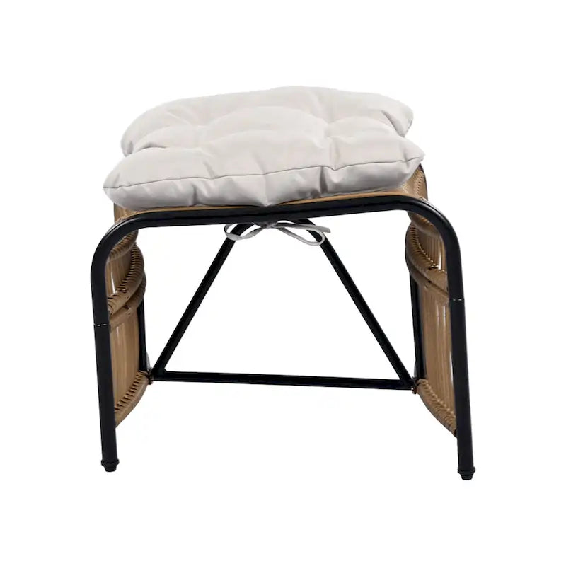 Ensemble de mobilier de jardin Roomfitters 3 pièces en résine tressée avec fauteuil, pouf et coussins pour terrasse ou jardin.