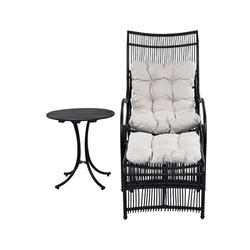 Ensemble de mobilier de jardin Roomfitters 3 pièces en résine tressée avec fauteuil, pouf et coussins pour terrasse ou jardin.