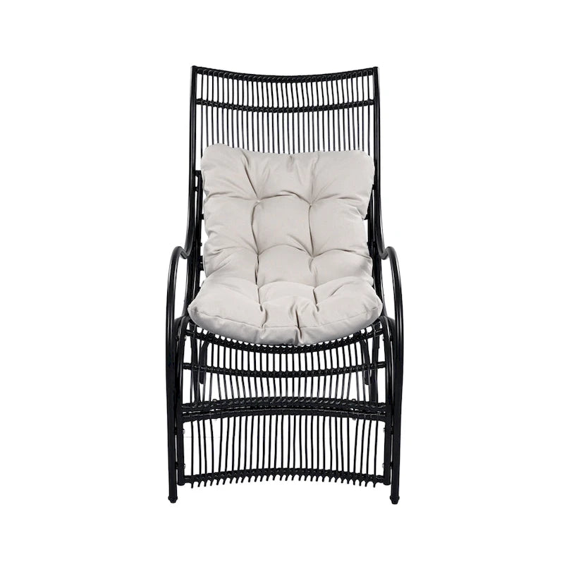 Ensemble de mobilier de jardin Roomfitters 3 pièces en résine tressée avec fauteuil, pouf et coussins pour terrasse ou jardin.