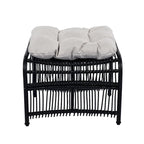 Ensemble de mobilier de jardin Roomfitters 3 pièces en résine tressée avec fauteuil, pouf et coussins pour terrasse ou jardin.