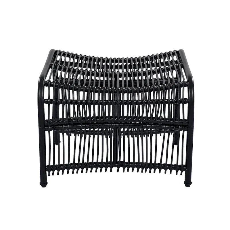Ensemble de mobilier de jardin Roomfitters 3 pièces en résine tressée avec fauteuil, pouf et coussins pour terrasse ou jardin.