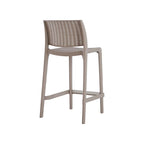 Ensemble de quatre chaises de bar d'extérieur HomeRoots, 26 pouces, en plastique robuste imitation rotin taupe, dossier bas, hauteur comptoir