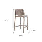 Ensemble de quatre chaises de bar d'extérieur HomeRoots, 26 pouces, en plastique robuste imitation rotin taupe, dossier bas, hauteur comptoir