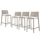 Ensemble de quatre chaises de bar d'extérieur HomeRoots, 26 pouces, en plastique robuste imitation rotin taupe, dossier bas, hauteur comptoir