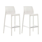 Ensemble de quatre chaises de bar d'extérieur HomeRoots, 30 pouces, en plastique blanc robuste, dossier bas
