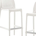 Ensemble de quatre chaises de bar d'extérieur HomeRoots, 30 pouces, en plastique blanc robuste, dossier bas