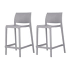 Ensemble de quatre chaises de bar d'extérieur HomeRoots, 26 pouces, en plastique gris robuste, dossier bas, hauteur comptoir