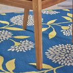 2 chaises de salle à manger avec coussins