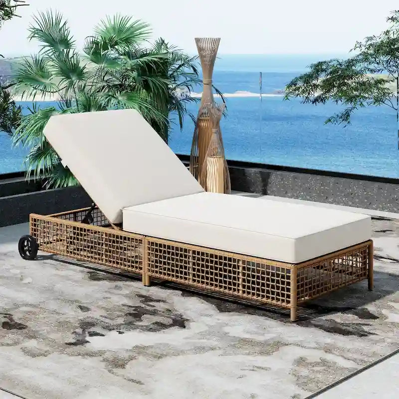 Fauteuil de jardin en rotin à 5 positions avec roulettes et coussin inclus.