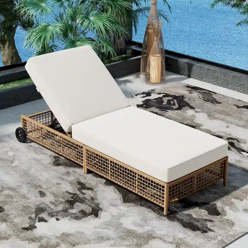 Fauteuil de jardin en rotin à 5 positions avec roulettes et coussin inclus.