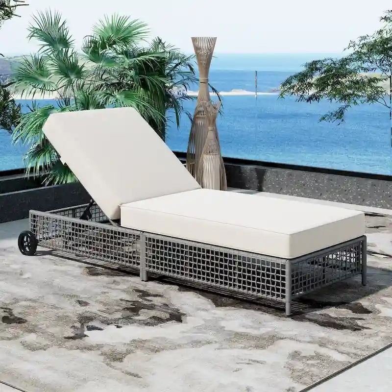 Fauteuil de jardin en rotin à 5 positions avec roulettes et coussin inclus.