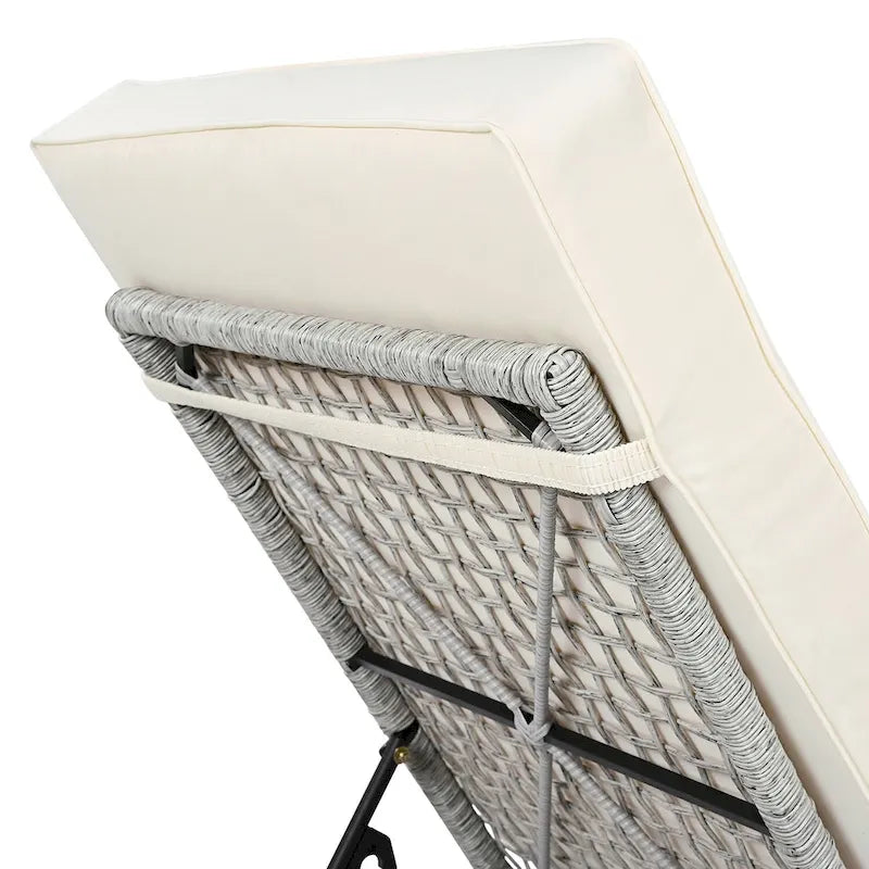 Fauteuil de jardin en rotin à 5 positions avec roulettes et coussin inclus.