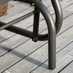 Fauteuil à bascule Outsunny pour véranda, avec structure en acier, accoudoirs incurvés et tissu en maille respirante, idéal pour le jardin, la piscine ou le balcon.
