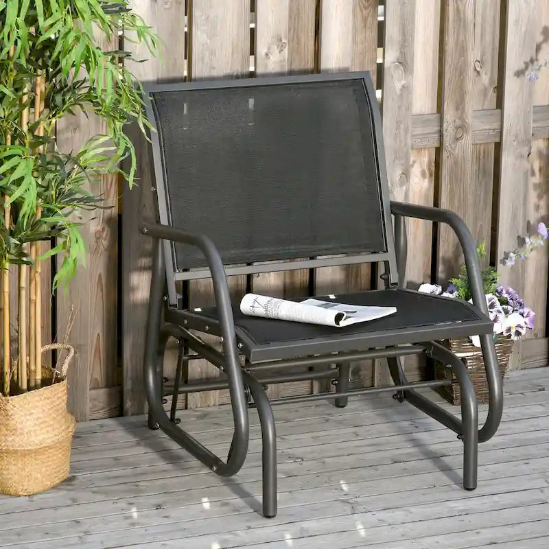 Fauteuil à bascule Outsunny pour véranda, avec structure en acier, accoudoirs incurvés et tissu en maille respirante, idéal pour le jardin, la piscine ou le balcon.