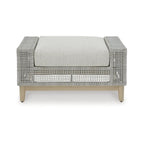 Pouf d'extérieur gris Seton Creek de Signature Design by Ashley avec coussin - 89,2 cm (L) x 62,2 cm (P) x 48,3 cm (H)