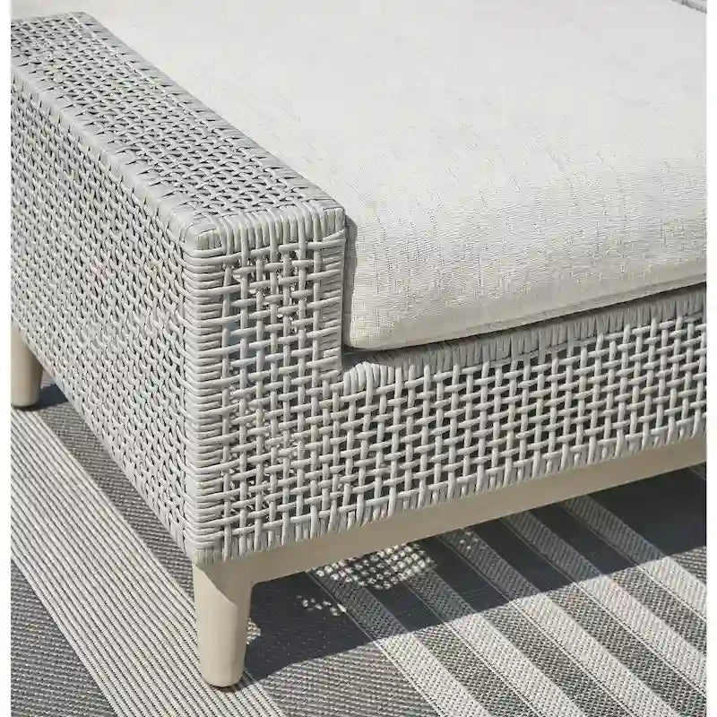 Pouf d'extérieur gris Seton Creek de Signature Design by Ashley avec coussin - 89,2 cm (L) x 62,2 cm (P) x 48,3 cm (H)