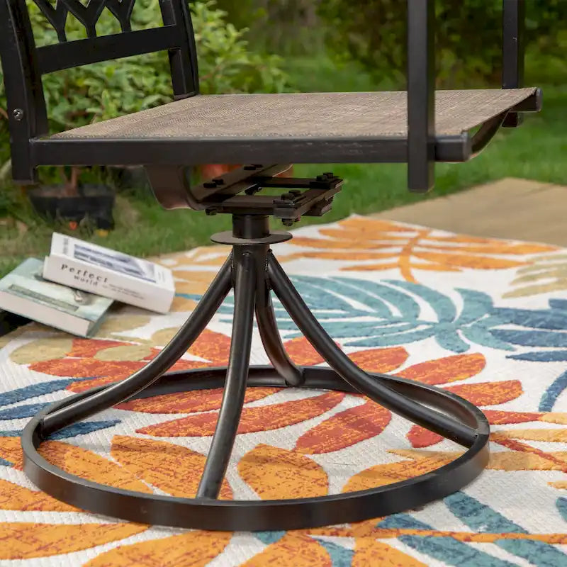 Ensemble de salle à manger d'extérieur 5 pièces, comprenant 4 chaises pivotantes à assise suspendue et une table carrée multifonctionnelle en métal de 94 cm (37 po) avec trou pour parasol de 4 cm (1,57 po), utilisable à l'intérieur comme à l'extérieur.
