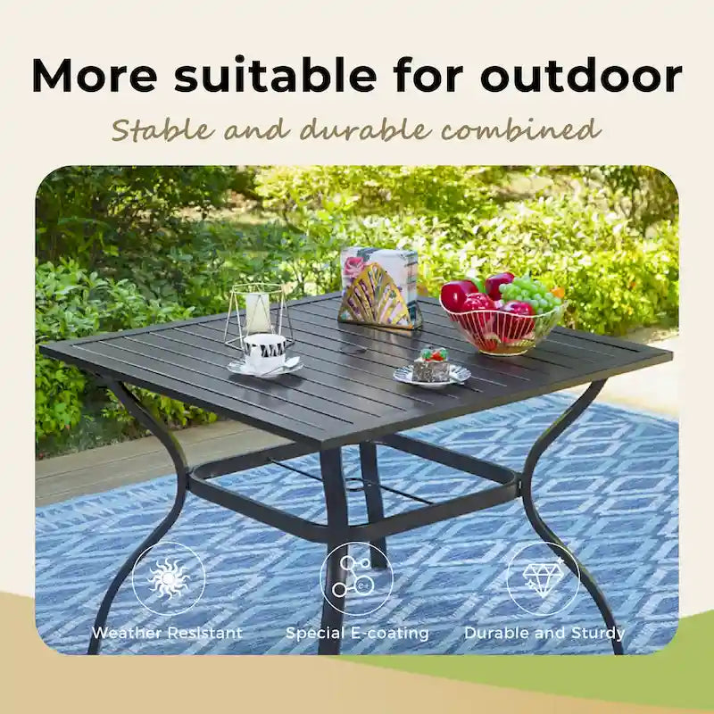 Ensemble de salle à manger d'extérieur 5 pièces, comprenant 4 chaises pivotantes à assise suspendue et une table carrée multifonctionnelle en métal de 94 cm (37 po) avec trou pour parasol de 4 cm (1,57 po), utilisable à l'intérieur comme à l'extérieur.