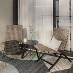 Ensemble de mobilier de patio en rotin 3 pièces comprenant des chaises longues pliables en osier et une table basse pour l'extérieur, le jardin, la pelouse ou le balcon.