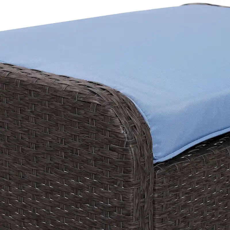 Ensemble de 5 pièces Outsunny en osier comprenant chaises de patio, poufs et table basse