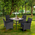 Ensemble de salle à manger d'extérieur 5 pièces, comprenant 1 table carrée en métal de 94 cm avec trou pour parasol et 4 chaises en rotin avec coussins.
