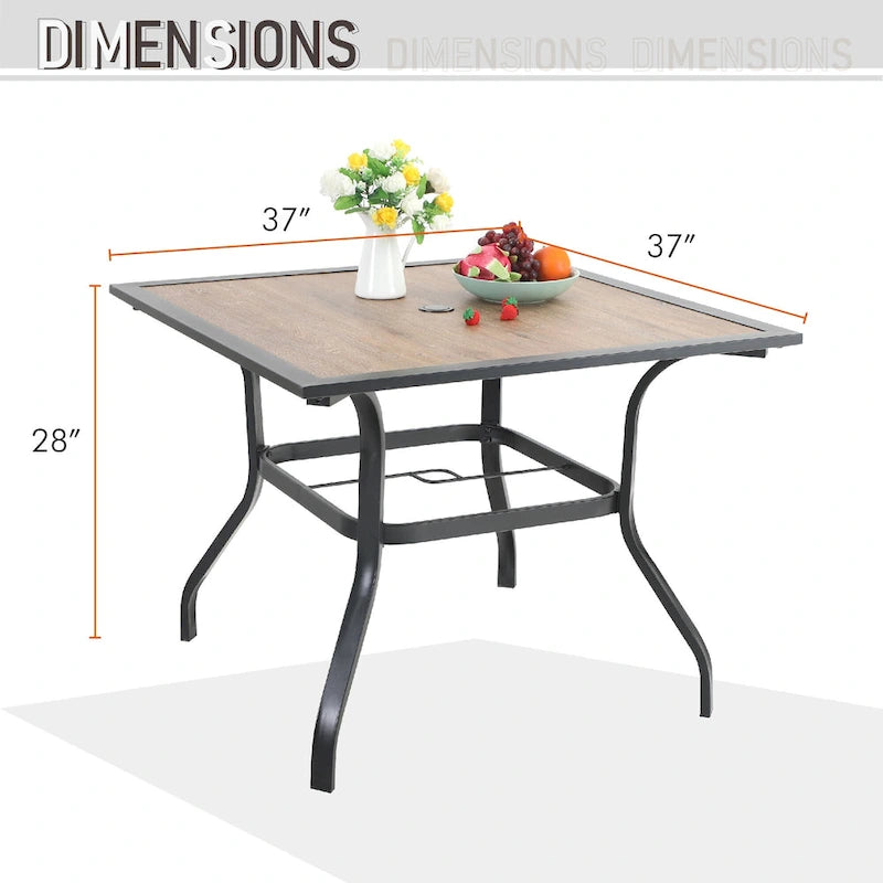 Ensemble de salle à manger d'extérieur 5 pièces, comprenant 1 table carrée en métal de 94 cm avec trou pour parasol et 4 chaises en rotin avec coussins.