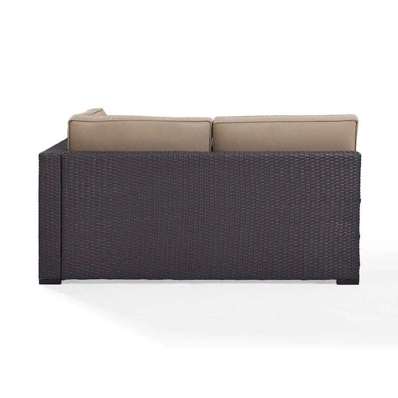 Canapé deux places Crosley Biscayne avec accoudoirs intégrés et coussins blancs