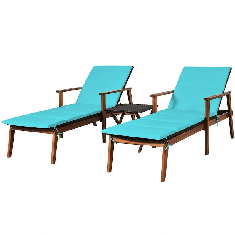 Ensemble de 3 chaises longues de patio en rotin Costway avec table pliante et méridienne en bois.