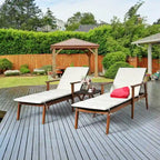 Ensemble de 3 chaises longues de patio en rotin Costway avec table pliante et méridienne en bois.