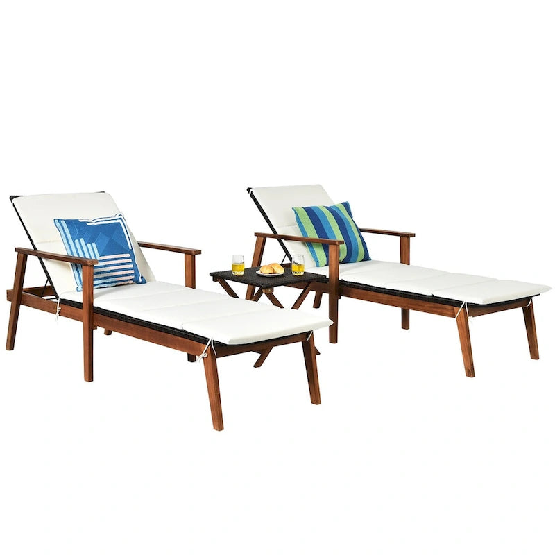 Ensemble de 3 chaises longues de patio en rotin Costway avec table pliante et méridienne en bois.