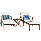 Ensemble de 3 chaises longues de patio en rotin Costway avec table pliante et méridienne en bois.