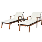 Ensemble de 3 chaises longues de patio en rotin Costway avec table pliante et méridienne en bois.