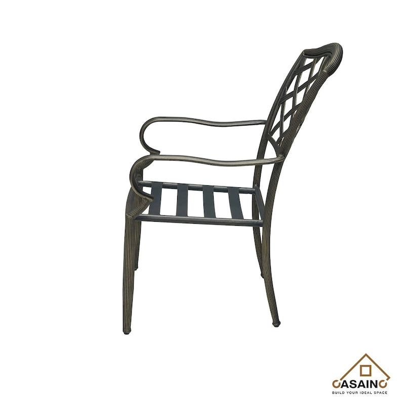 Ensemble de 4 chaises de jardin en fonte d'aluminium marron avec accoudoirs et coussins.