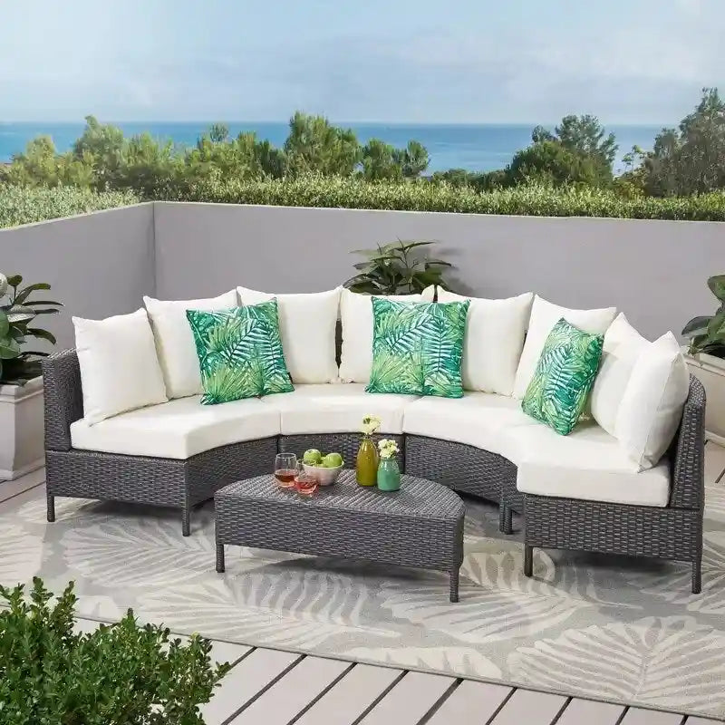 Ensemble de salon de jardin demi-cercle moderne : rotin gris, coussins blancs