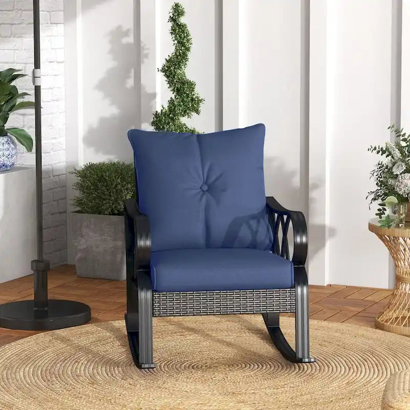 Fauteuil à bascule d'extérieur en osier, avec coussins rembourrés et accoudoirs