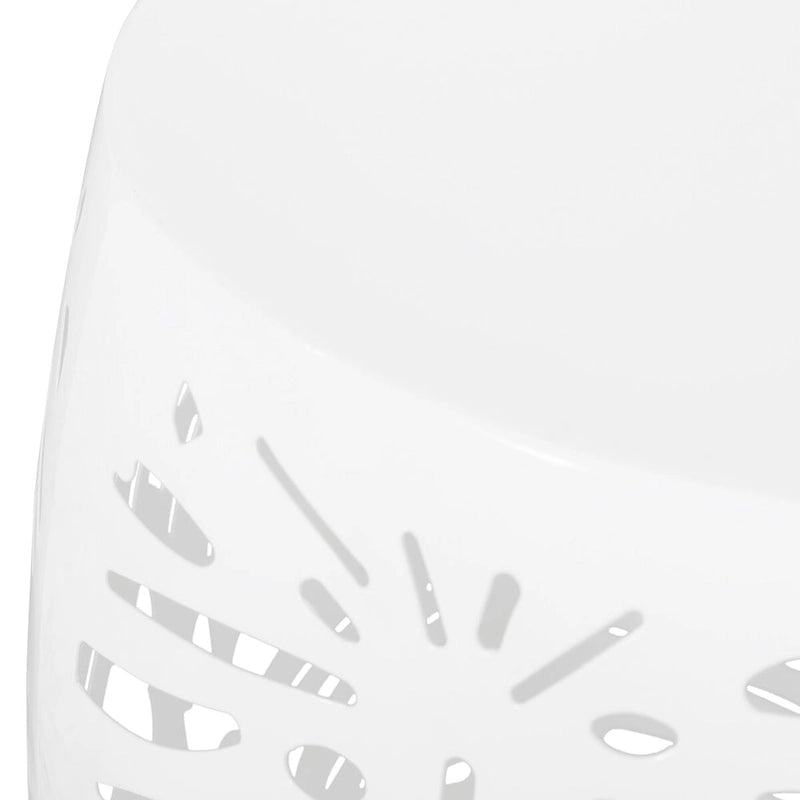 Table d'appoint ronde en métal pour terrasse, avec un design cylindrique ajouré, idéale pour l'intérieur et l'extérieur.