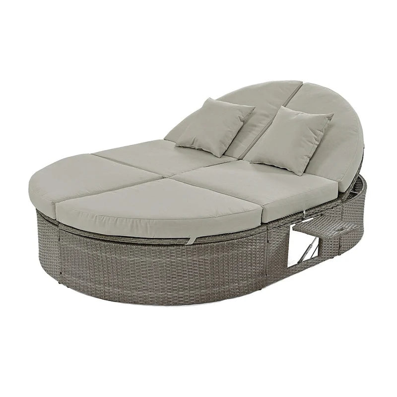 Lit de jour d'extérieur en rotin avec dossiers réglables et plateaux porte-gobelets pliables