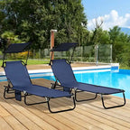 Ensemble de 2 chaises longues pliantes d'extérieur pour piscine et bronzage, avec auvent, dossier inclinable, structure en acier et poche latérale.