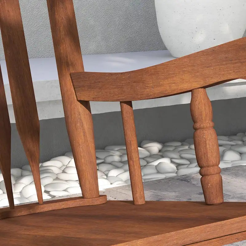 Fauteuil à bascule d'extérieur en bois, supportant jusqu'à 159 kg (350 lb), avec dossier haut.