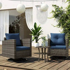 Ensemble de conversation extérieur 3 pièces avec fauteuil pivotant et coussins en rotin.